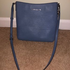 Michael Kors Jet Set Travel Messenger bag